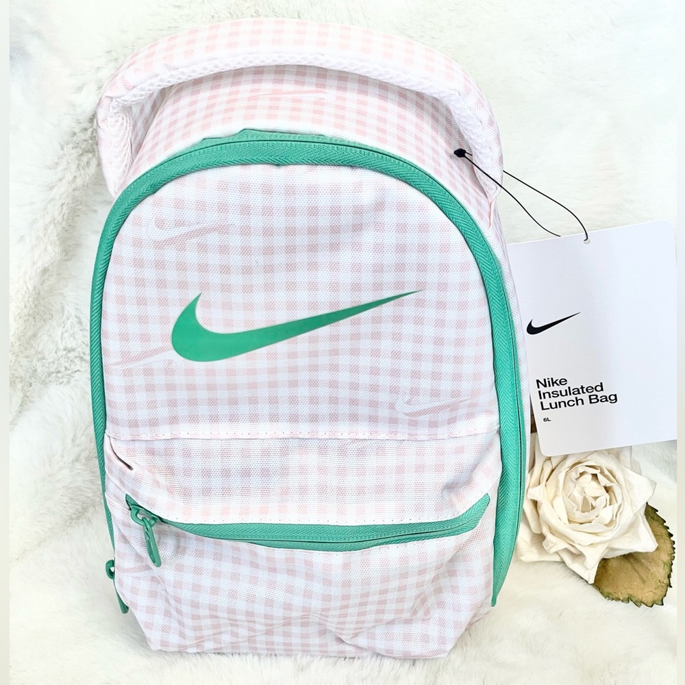 New with tags NIKE INSULATED LUNCH BAG 6L with Coated lining for easy cleaning.